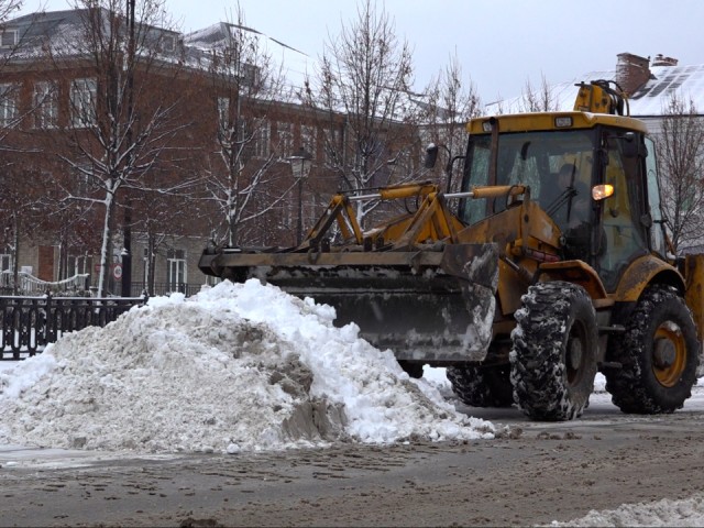 Выпавший снег в Коломне и Озерах расчищают в круглосуточном режиме