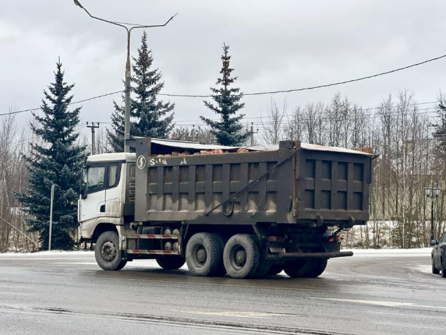 Рейд против строймусора: три машины помещены на спецстоянку, нарушителям грозят штрафы