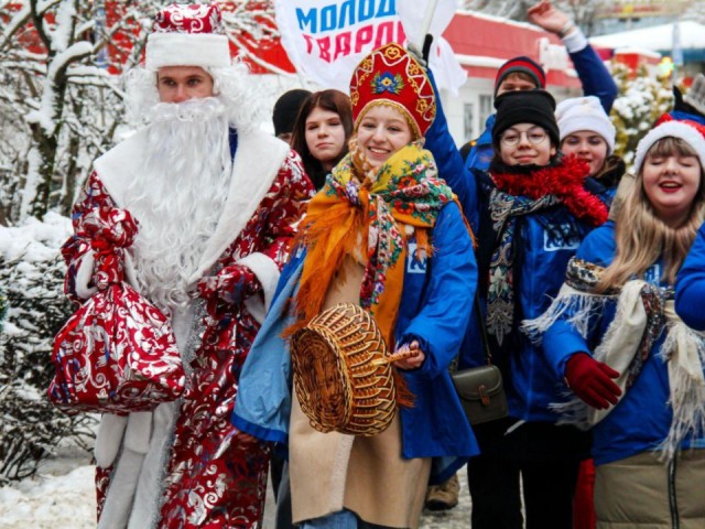 Дед Мороз прошел по центру Ногинска: чем удивили прохожих активисты округа