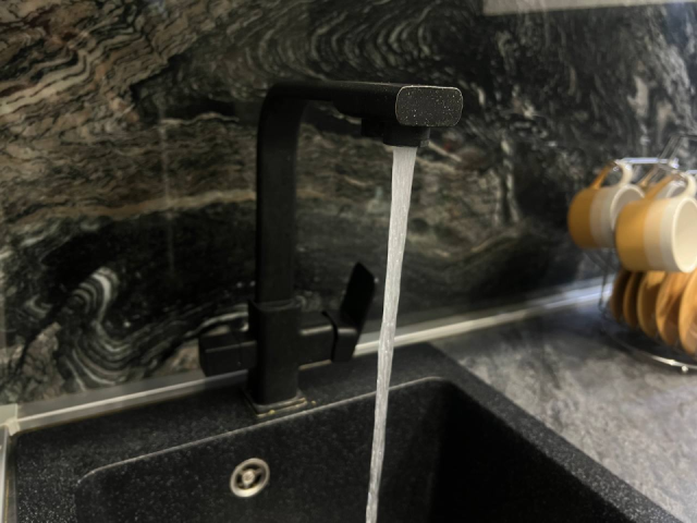 Воду на проспекте Мира включат в 13:00 после замены трубы