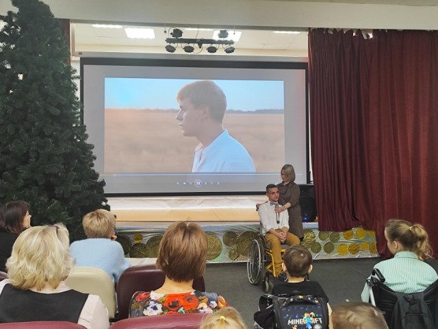 Дед Мороз и стихи Есенина: чем удивила Декада милосердия в семейном центре