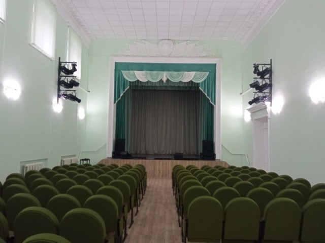 Сцена ждет артистов: в Березнецове открылся обновленный Дом культуры с новым оборудованием