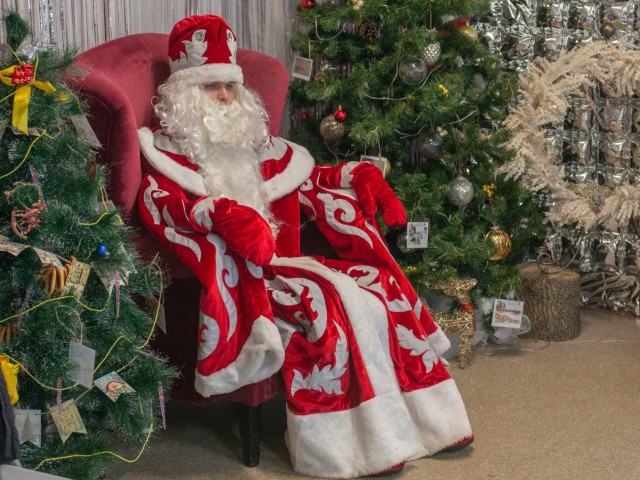 Дед Мороз и Снегурочка ждут детей в можайском парке «Ривьера» 12 декабря