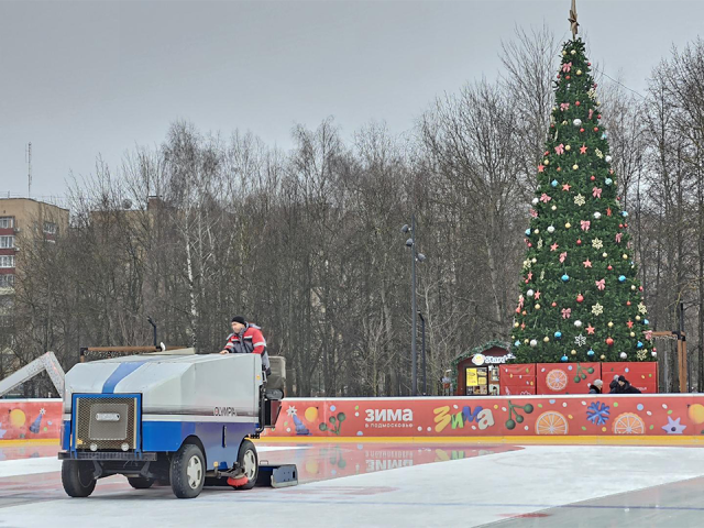 Как в Центральном парке поддерживают идеальный лед: закулисье работы ледового комбайна