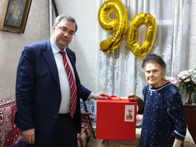 С юбилеем, бабушка Лина! Как жительница Ступина в свои 90 лет согревает души бойцов СВО