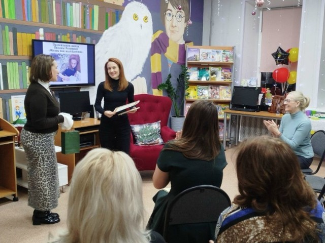 Писательница, актриса, волонтер: встречу с Оксаной Разумной организовали в библиотеке Бронниц