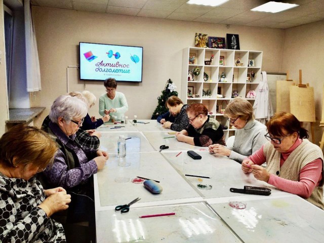 Щелковские пенсионеры открыли секрет идеальных новогодних украшений