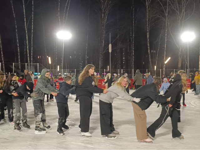 Более 6000 жителей округа посетили каток в Центральном парке с начала сезона