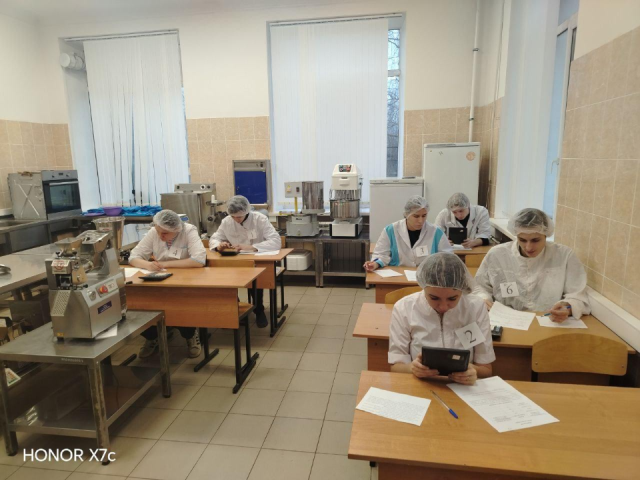 В техникуме устроили битву молодых технологов: эксперты оценили знания и умения участников и назвали победителей