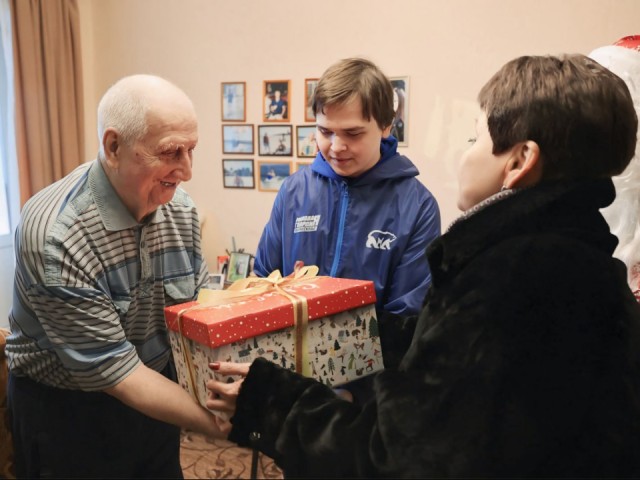 С наступающим Новым годом в Волоколамске поздравили ветерана ВОВ