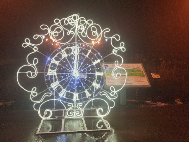 Новые новогодние инсталляции установили в трех парках Долгопрудного