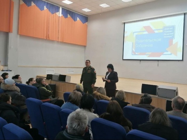 Собрание с «военным уклоном»: в техникуме обсудили каникулы и пригласили студентов в академию