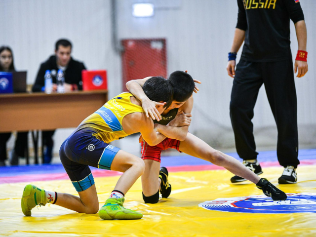 В Химках определили сильнейших молодых борцов города