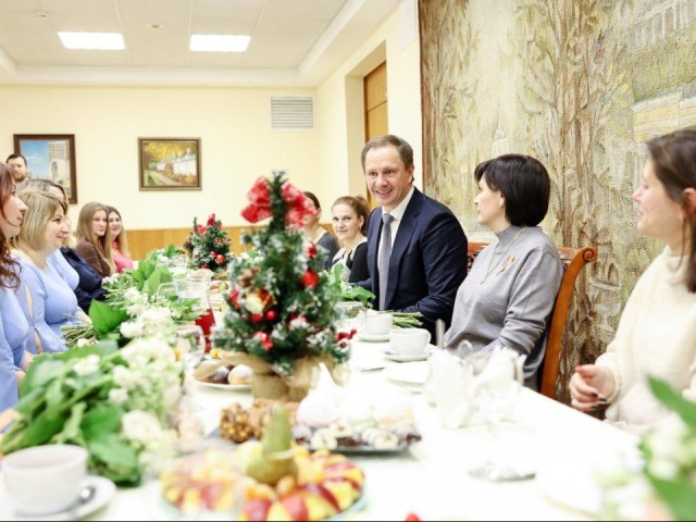 Тайная опора фронта: матерей бойцов СВО из Красногорска поздравили с Днем мамы