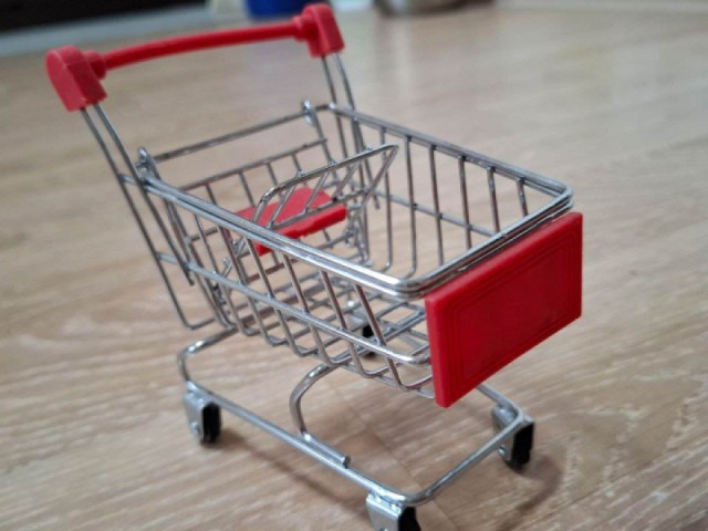 Поматросили и бросили: что будет подросткам за танец с продуктовой тележкой