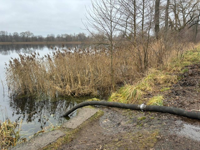 Как пожарные добывают воду в чистом поле? В Волоколамском округе прошли уникальные учения
