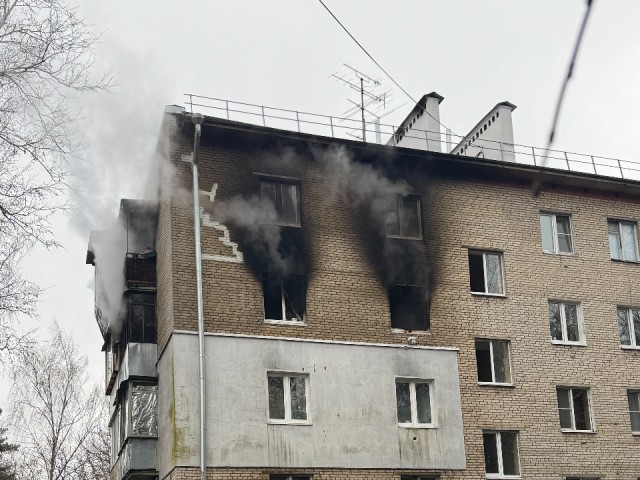 Пожарные на месте: что известно о возгорании в многоэтажке на улице Лесной в Видном
