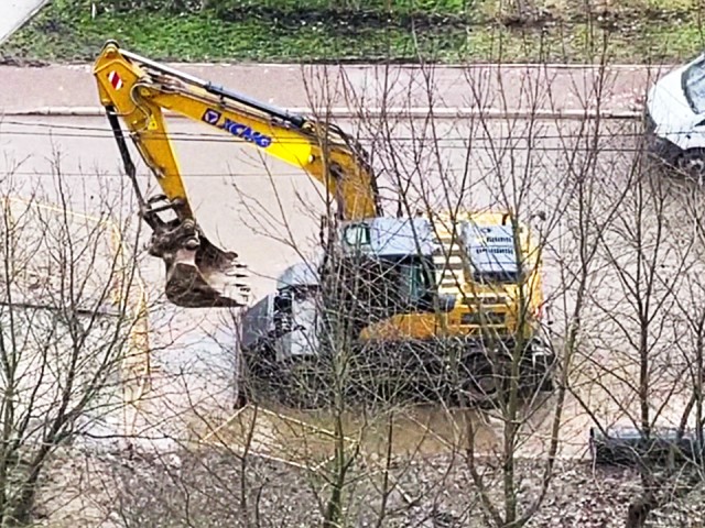 Водителя из Одинцова могут оштрафовать за мытье экскаватора в черте города