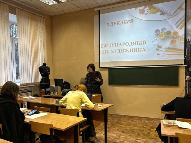 В энергетическом техникуме устроили творческий марафон: будущие костюмеры погрузились в мир классики и истории костюма