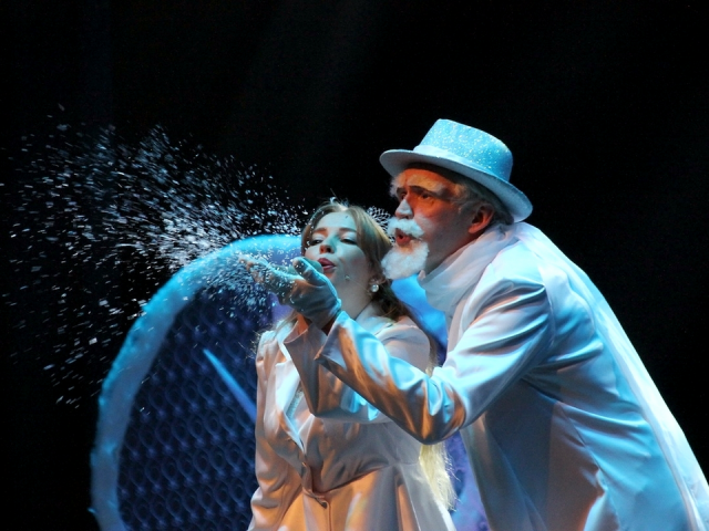 Захватывающий сюжет и энергичные танцы: что еще ждало зрителей «Снежной сказки города Л»