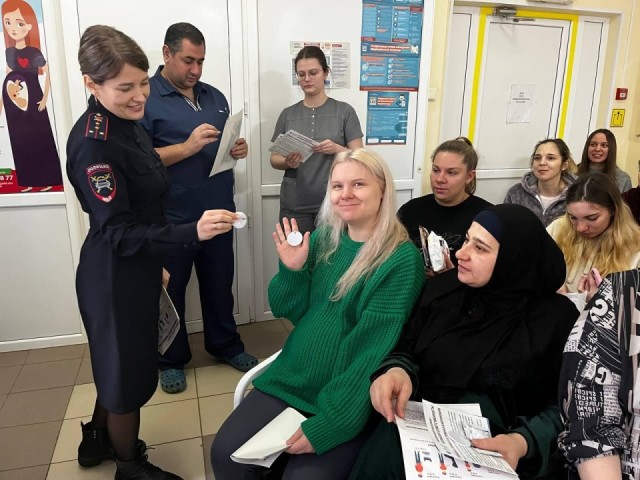 От роддома до парка — безопасно: в Луховицах будущим мамам рассказали, как возить малыша в авто