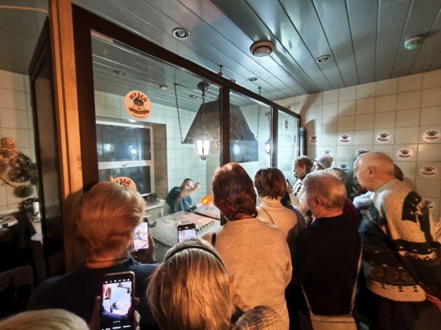 Участники «Активного долголетия» из Зарайска познакомились с историей создания елочных игрушек