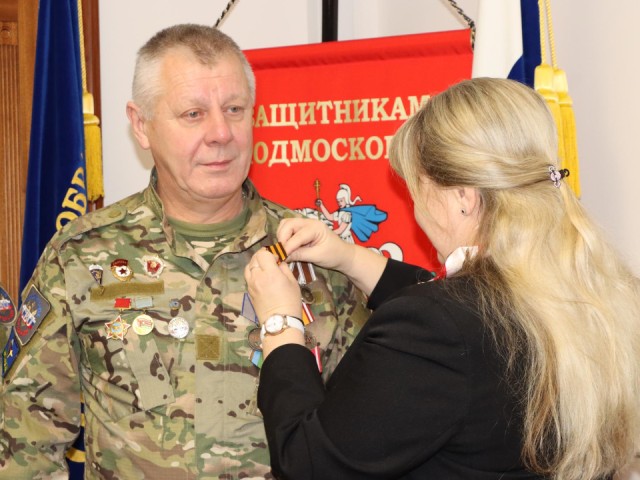 Почетная награда: ветерану СВО из Лотошина вручили Георгиевский крест 4-й степени