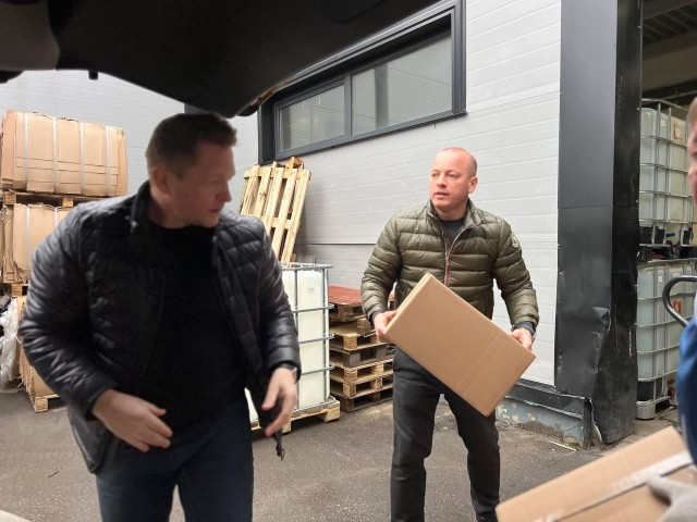 Более 300 кг: волонтеры Городского округа Пушкинский организовали поставку новогодней гумпомощи для детей из центра «Родник»