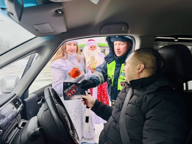 Участником рейда по правилам дорожного движения в Луховицах стал Дед Мороз