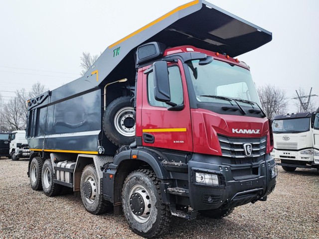 Грузовик для скал: КАМАЗ и завод из Электростали создали неубиваемый карьерный самосвал