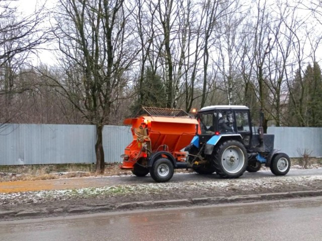 Безопасность превыше всего: как в Воскресенске поддерживают чистоту и безопасность дорог зимой
