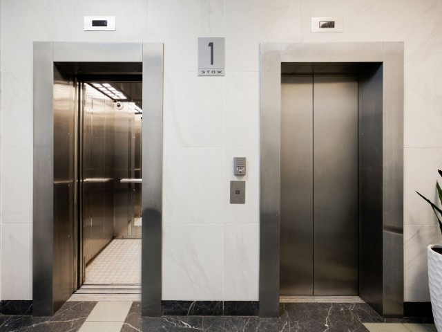 В домах Подмосковья в ближайшие шесть лет заменят более 4 тыс. лифтов