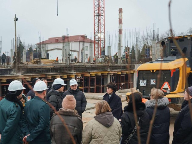 Реконструкция школы 1945 года: в Клину проверили ход работ по нацпроекту