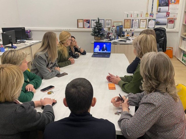 От университета до больниц: Красногорск смотрит прямую линию с Путиным