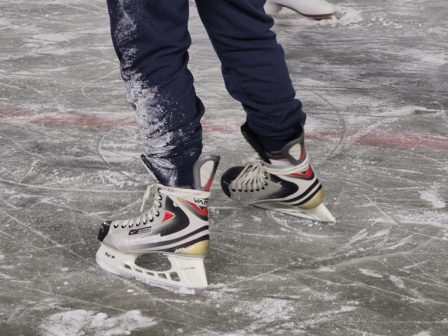 Администрация Жуковского: каток перед Дворцом культуры остается бесплатным