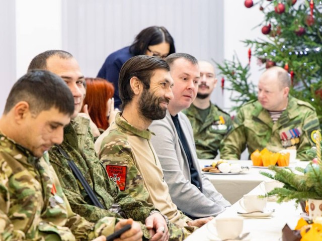 Более 60 тонн помощи и новая реабилитация: о чем говорили на встрече с ветеранами СВО