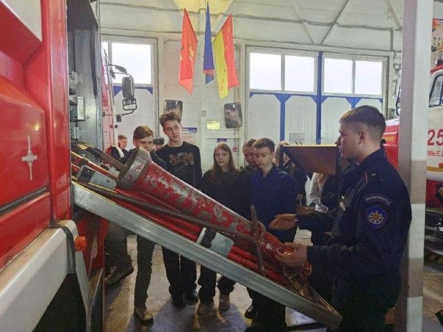 В быту, на природе и в общественных местах: старшеклассники Электростали побывали за кулисами героической профессии