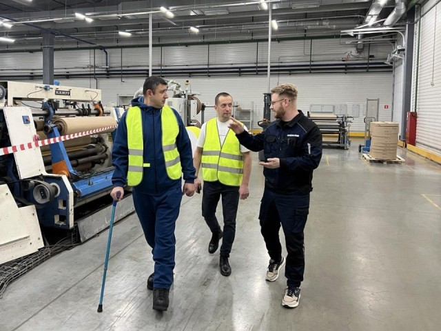 Трудоустройство и адаптация: ветераны СВО из Коломны посетили предприятие по производству экологичной упаковки