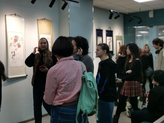 Китайская живопись сквозь века: выставка местной художницы открылась в библиотеке