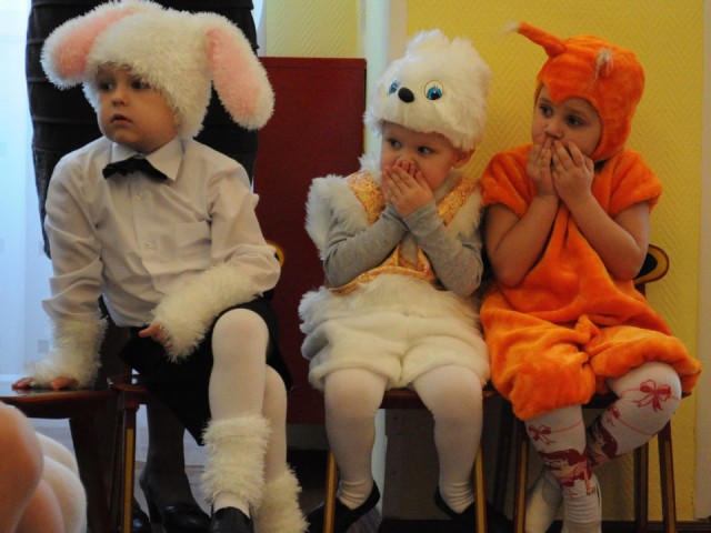 Флэш и Элли: кем хотят быть на новогодних утренниках современные дети