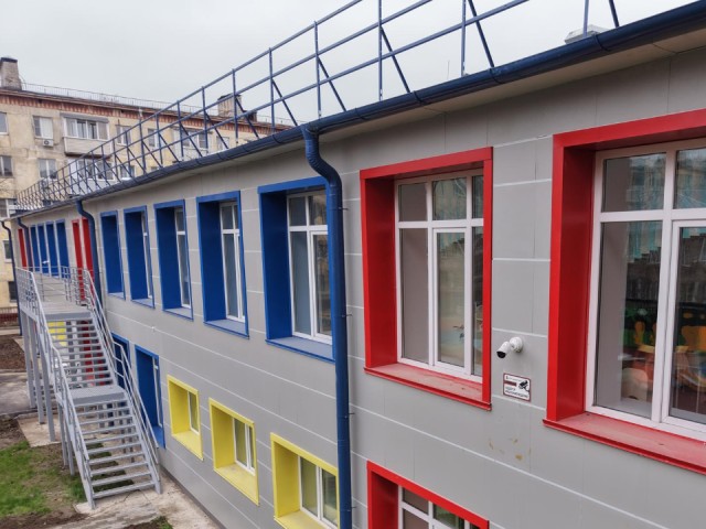 Больше тысячи квадратов радости: в Королеве завершился капремонт детсада