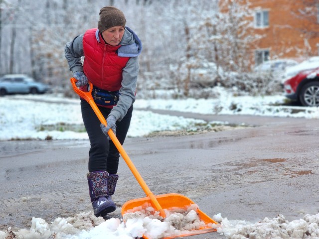 Волоколамск под шубой: полсотни тракторов устраняют последствия снежного армагеддона