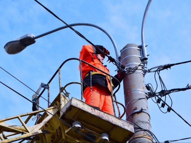 Скамья, светофор, фонарь — и еще десяток дел: репортаж из сердца дорожных работ в Егорьевске