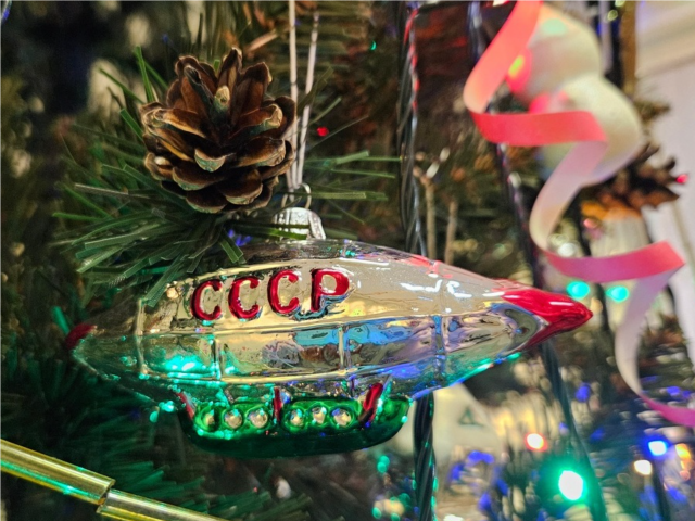 Триста ретро-игрушек можно увидеть на елке в Долгопрудненском музее
