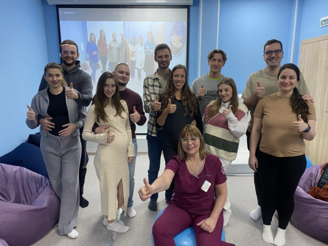 Не просто слушать, а пробовать самому: пары в Видном учатся действовать на родах и снижать боль