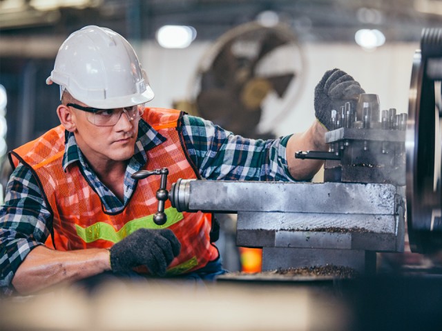 За иногородних сотрудников подмосковные предприятия получат до ₽350 тысяч