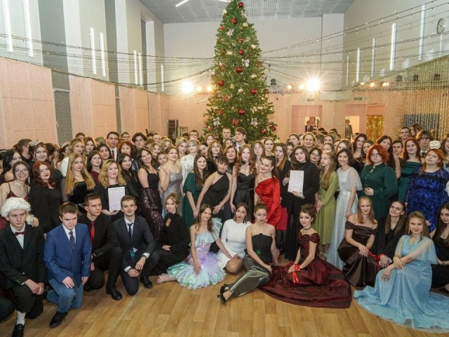 На балу в Орехово-Зуеве воссоздали образы известных литературных произведений