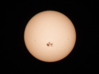 Ученые МФТИ раскрыли природу огромных солнечных пятен, попавших на снимки россиян