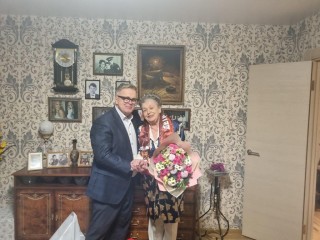 «Ее энтузиазму может позавидовать каждый»: как поздравили ветерана в Домодедове