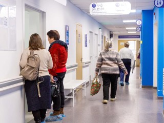 Родственникам разрешат ночевать в больнице: какие еще изменения готовит Минздрав на 2026 год